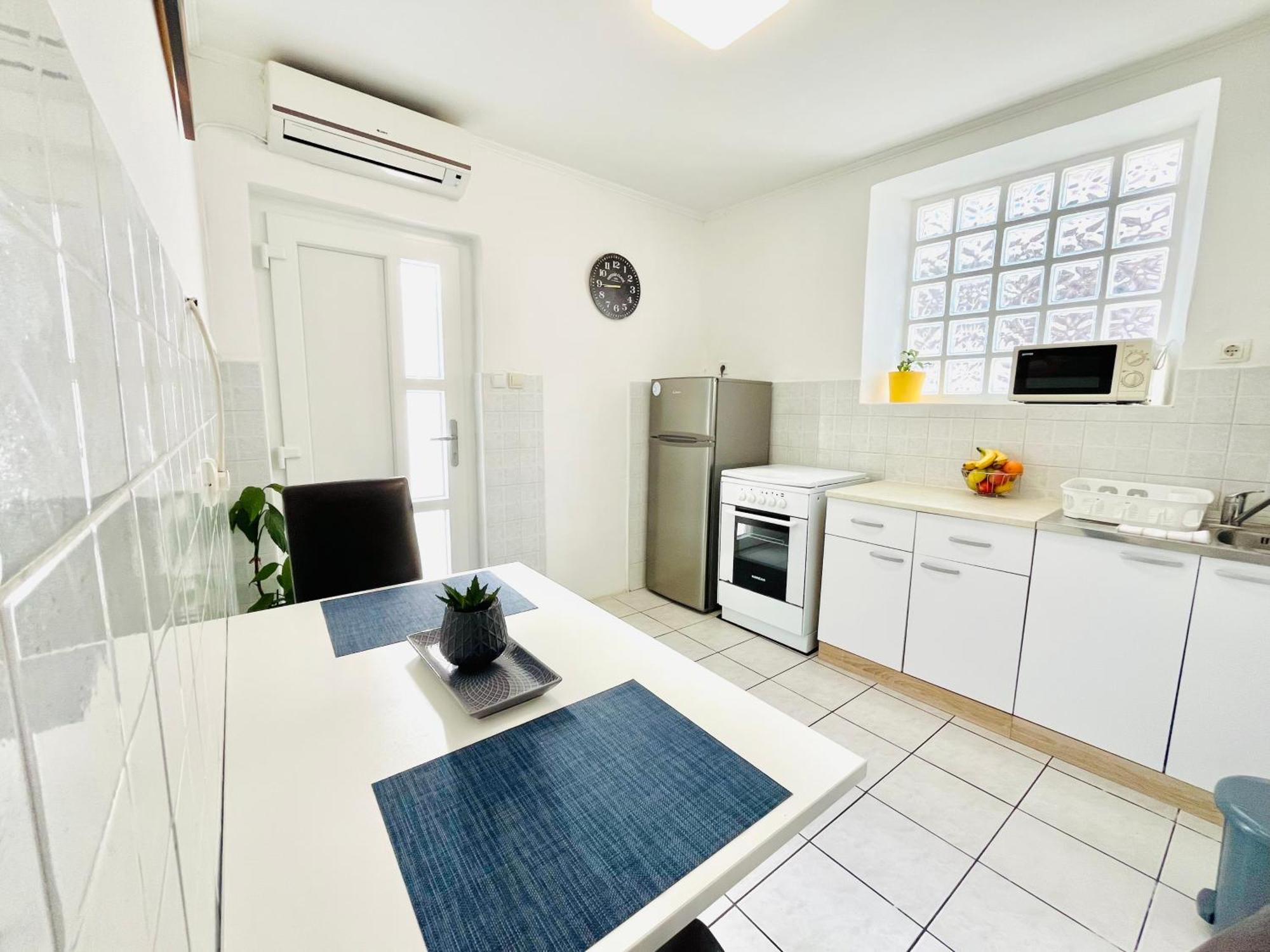 Monica Apartment